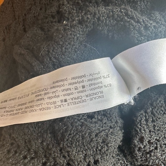 Zara Crochet Lace Bell Sleeve Long sleeve Crop Black ruffle Shoulder Size Small - Picture 8 of 10